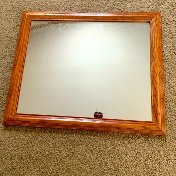 Solid oak frame etched mirror, 19x23 - Picture 1 of 5
